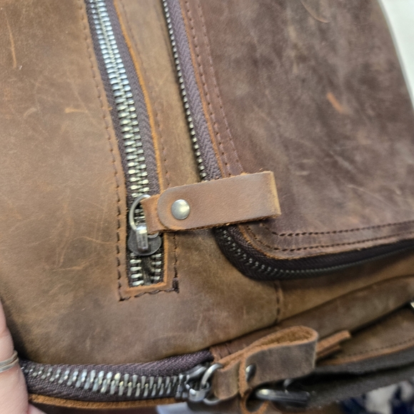 The Real Leather Company Men's Crossbody Bag - Picture 13 of 14